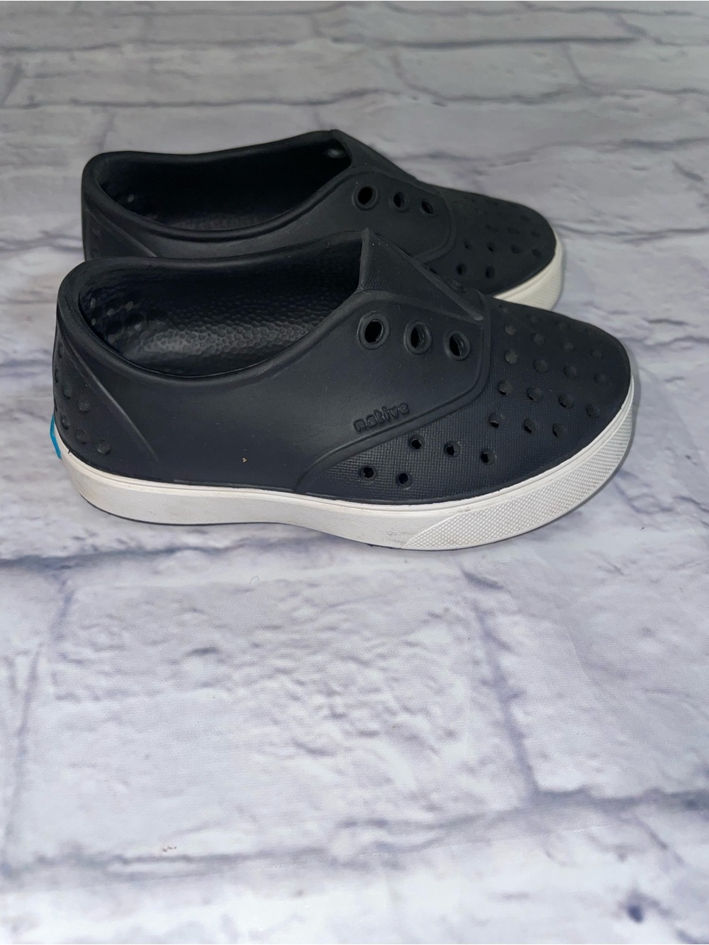 Native Miles (Black/White) size 7c